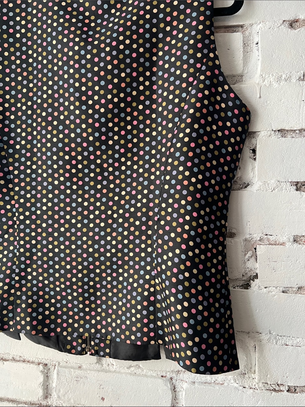 100% silk Black Polka Dot Sleeveless Zip Front Top collared slim fit moto vest - Picture 6 of 7